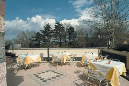 Hotel Kristall ロイアーノ エクステリア 写真