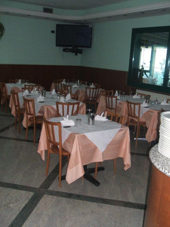 Hotel Kristall ロイアーノ エクステリア 写真